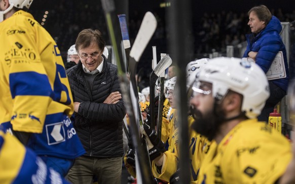 Davos Cheftrainer Arno Del Curto beim Eishockeyspiel der Nationalleague A ZSC Lions gegen den HC Davos im Hallenstadion in Zuerich, aufgenommen am Samstag, 8. Oktober 2016. (KEYSTONE/Ennio Leanza)