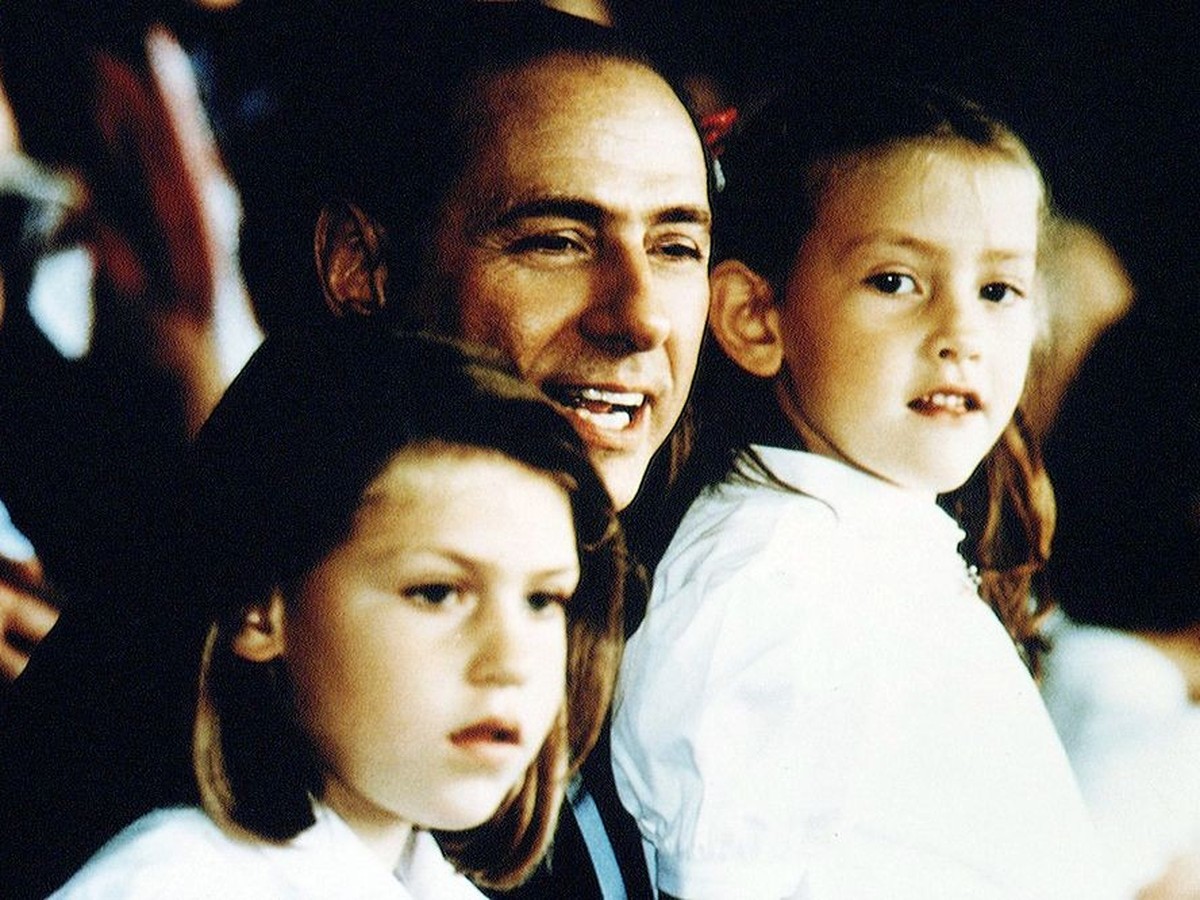 MILAN, ITALY - JANUARY 01: Silvio Berlusconi, President of football team A.C. Milan, and his daughters Eleonora (R) and Barbara attend a match at the Giuseppe Meazza San Siro Stadium in 1992 ca. in Mi ...