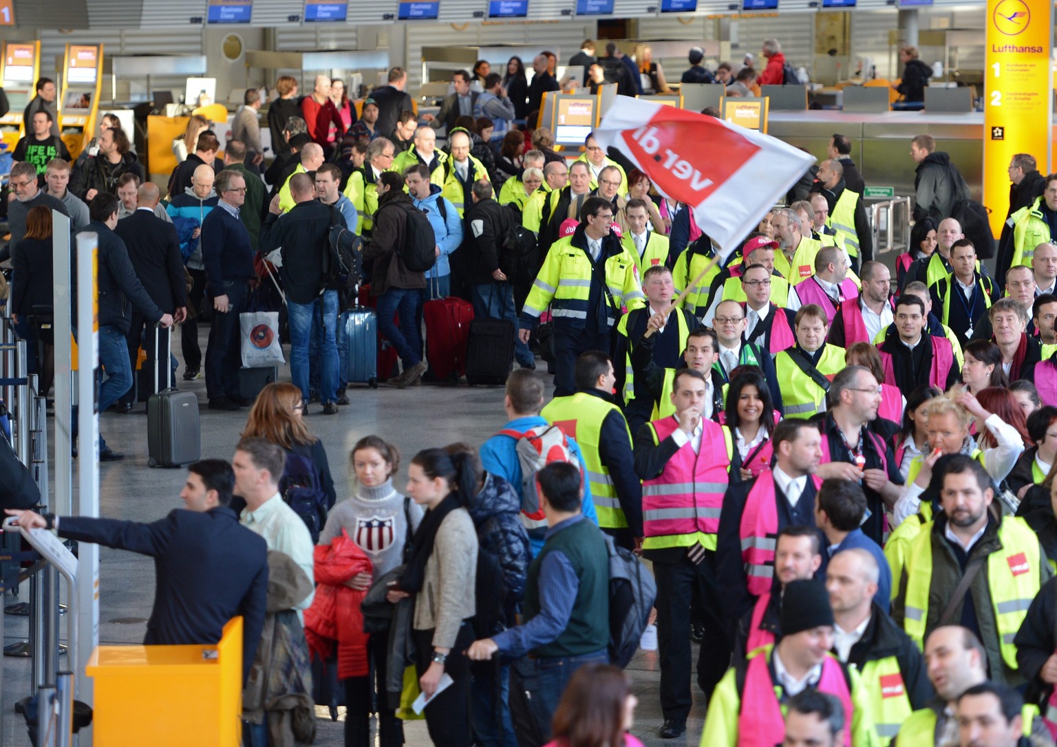 Chaos im Flughafen: Einige Passagiere stritten sich lautstark mit den Sicherheitsbeamten.&nbsp;