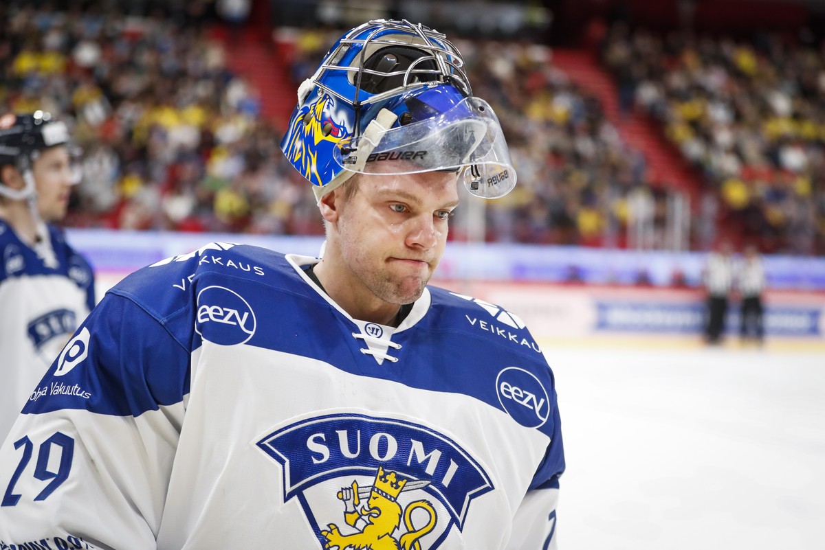 epa09933877 Finland's goalie Harri Sateri reacts during the Beijer Hockey Games (Euro Hockey Tour) ice hockey match between Sweden and Finland at the Avicii Arena in Stockholm, Sweden, 08 May 202 ...