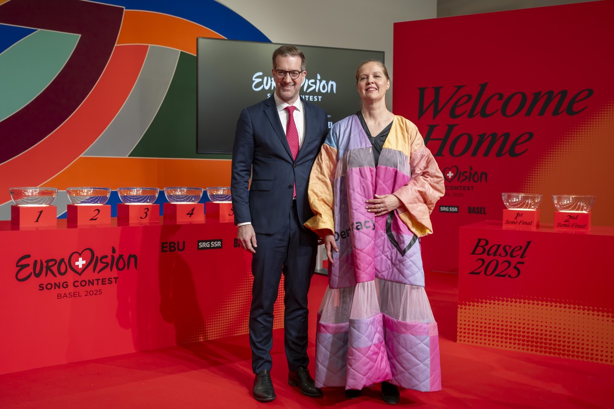 Conradin Cramer, President of the Government of the Canton of Basel-Stadt, left, and Karin Karlsson, Managing Director of the ESC in Malmoe, right, pose during the City Handover and Semi-Final Allocat ...