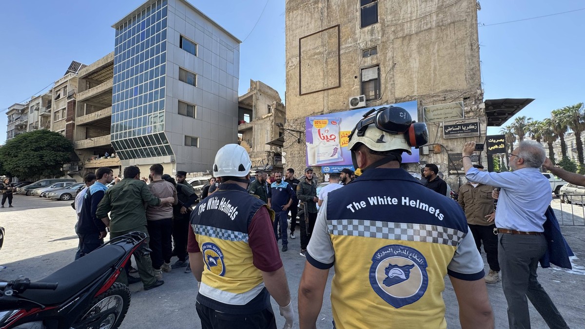 Several injured in blast at cafe in central Damascus DAMASCUS, SYRIA - JULY 2: Medics and security forces are deployed to the scene after a powerful explosion occurred at a cafe on the road leading to ...