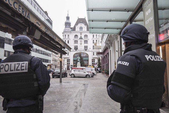 epa07243409 Armed Austrian police officers stand guard at a crime scene in downtown Vienna, Austria, 21 December 2018. According to local media, the shooting that occured at the Austrian Figlmueller r ...