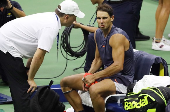 epa07004443 Rafael Nadal of Spain talks with a trainer seconds before retiring as he plays Juan Martin del Potro of Argentina during their semi-final match on the twelfth day of the US Open Tennis Cha ...