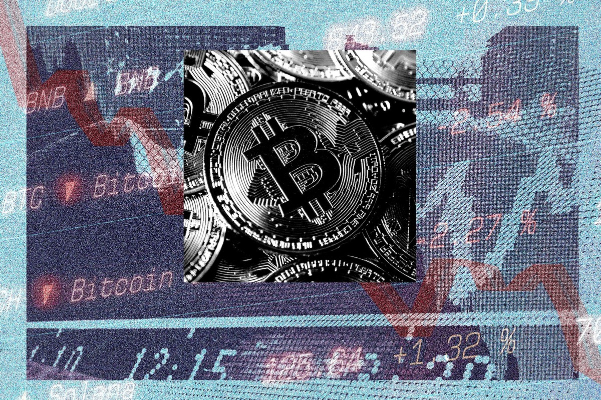 Krypto-Winter- und keiner weiss warum. Fotomontage zeigt eine symbolischen Bitcoin über einem Börsenkurst und Schnee in New York.