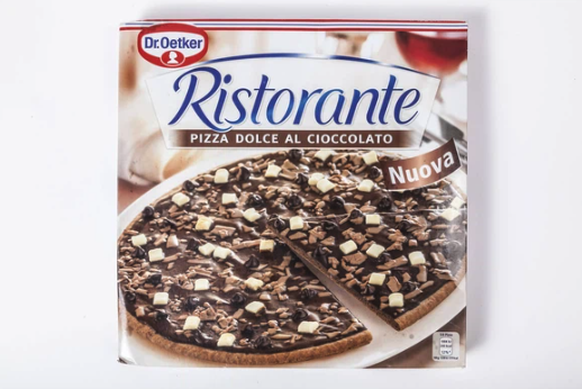 Eine von Dr. Oetkers umstrittensten Ideen: eine süße Pizza aus Schokolade.