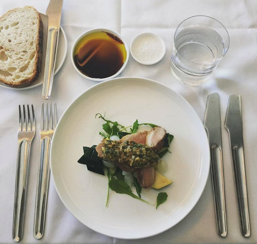 qantas first class food essen dinner flug fliegen https://www.instagram.com/ganacheboutique