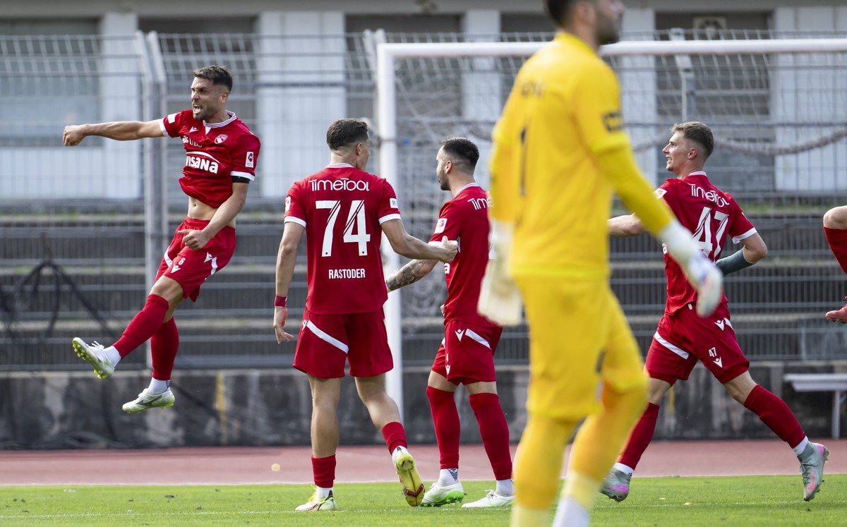 Leonardo Bertone (FCT), left, celebrates the 1-2 goal during the Super League soccer match between FC Lugano and FC Thun at the Cornaredo Stadium in Lugano, Sunday, July 27, 2025. (KEYSTONE/Ti-Press/P ...