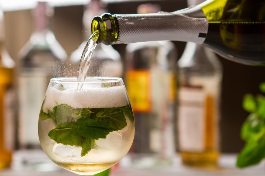 Spritzer cocktails gespritzter aperol spritz trinken apero alkohol drinks