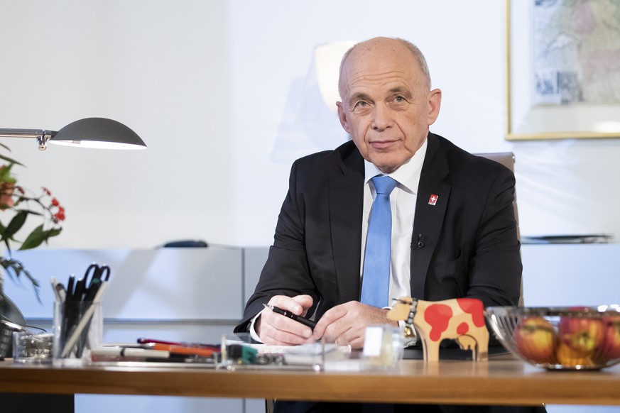 Bundespraesident Ueli Maurer sitzt in seinem Buero im Bernerhof, vor der Aufzeichnung der Neujahrsansprache fuer das Jahr 2019, am Freitag, 14. Dezember 2018, in Bern. (KEYSTONE/Peter Klaunzer)