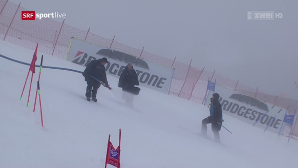 Hochbetrieb auf der Strecke in Adelboden: Alles wurde versucht, doch der Riesenslalom kann nicht stattfinden.