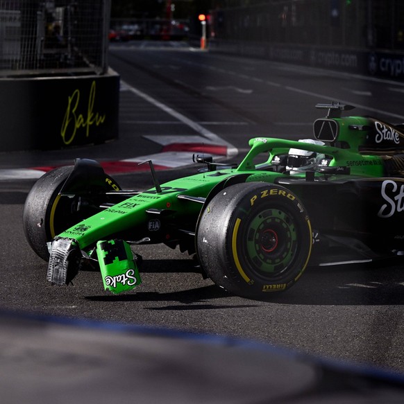 F1 - AZERBAIJAN GRAND PRIX 2025 27 HULKENBERG Nico ger, Stake F1 Team Kick C45, action crash, accident, during the 2025 Formula 1 Qatar Airways Azerbaijan Grand Prix, 17th round of the 2025 FIA Formul ...