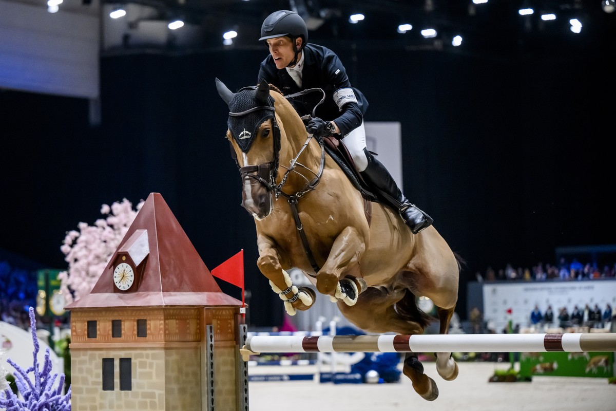 epa10358432 Henrik von Eckermann of Sweden on King Edward during the 21th Rolex IJRC Top 10 final at the 61th CHI international horse show jumping tournament in Geneva, Switzerland, 09 December 2022.  ...