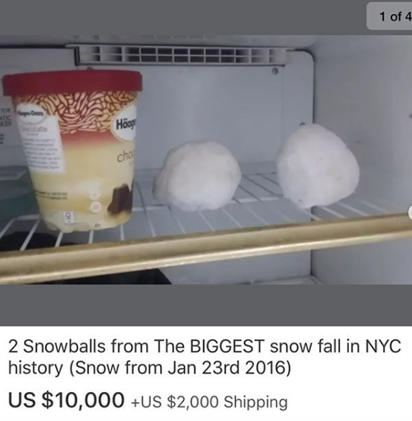 2 Schneebälle aus dem GRÖSSTEN Schneefall in der Geschichte von New York City (Schnee vom 23. Januar 2016).