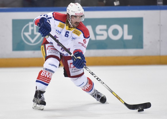 Le joueur de Kloten Tim Ramholt lors du match de hockey sur glace, LNA, ligue nationale A Saison 2016/17 entre Lausanne HC et EHC Kloten ce mardi 13 septembre 2016 a la patinoire de Malley a Lausanne. ...