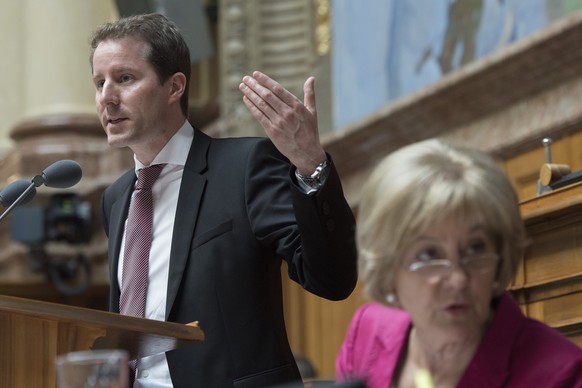 Aeschi und Leutenegger-Oberholzer im Bundeshaus: «Man kann auch mit politischen Gegnern freundschaftliche Beziehungen pflegen», sagt Aeschi.