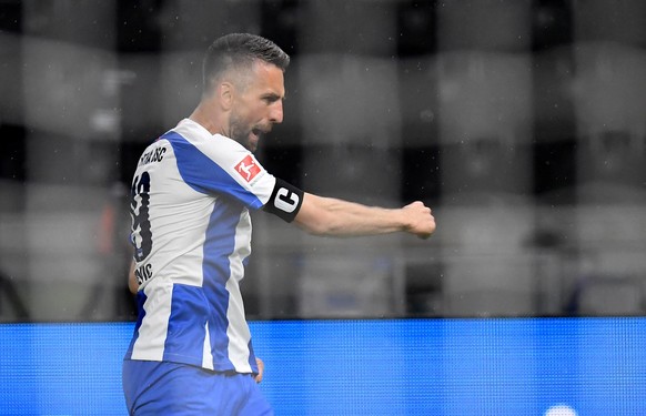 epa08438340 Vedad Ibisevic of Hertha Berlin celebrates after scoring during the German Bundesliga soccer match between Hertha BSC and 1. FC Union Berlin at Olympiastadion in Berlin, Germany, 22 May 20 ...