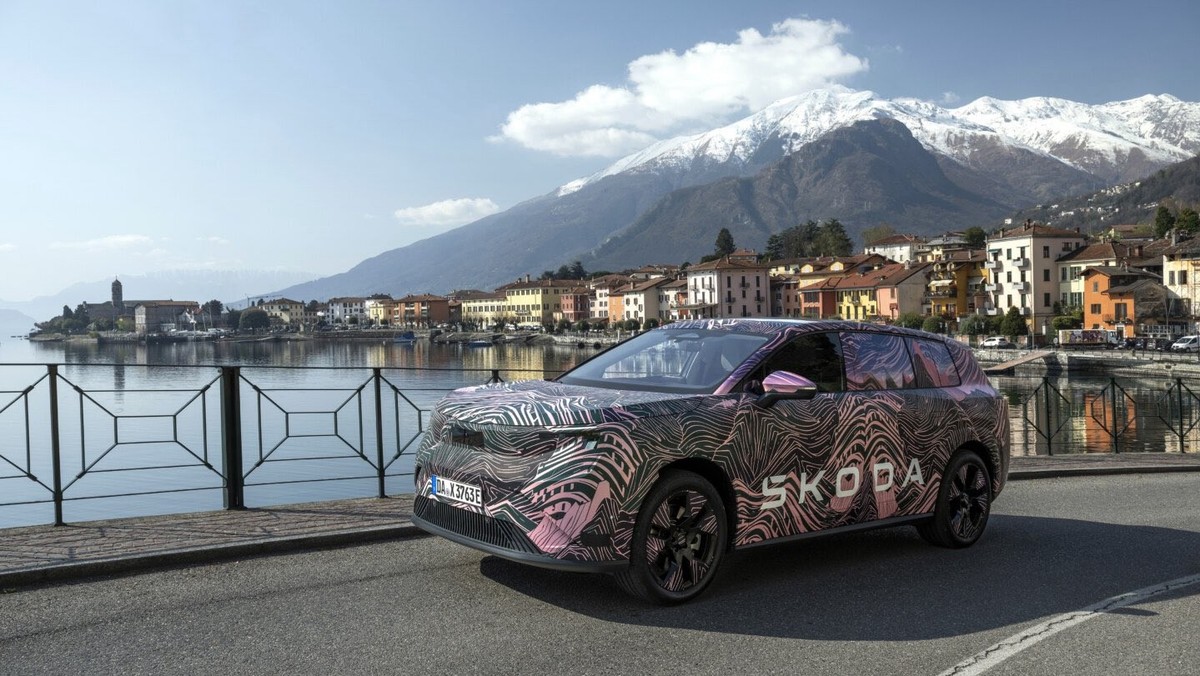 Mit Kind und Kegel in die Ferien ist mit diesem E-Auto kein Problem.