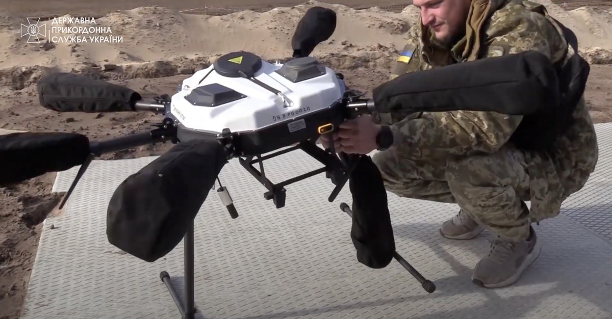 Ukraine setzt DroneHunter-Abfang-Drohnen ein.