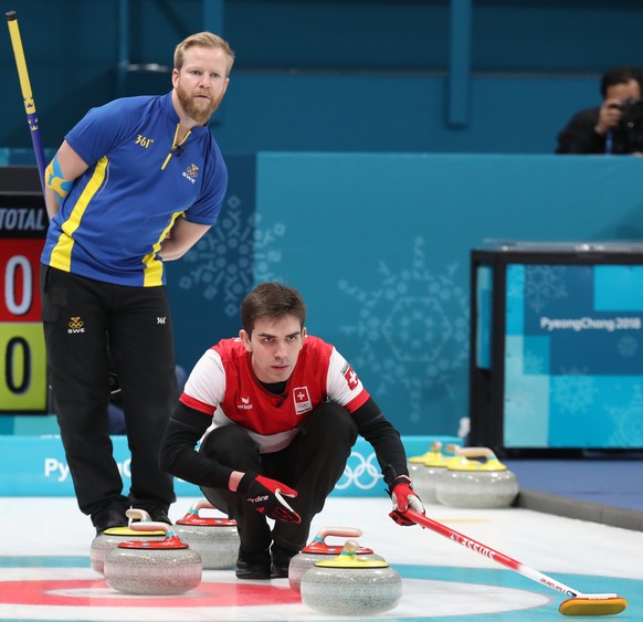 epa06553398 Peter De Cruz (R) of Switzerland, and Niklas Edin (L) of Sweden during the Men&#039;s semi final game between Sweden and Switzerland at the Gangneung Culring Centre, Gangneung, during the  ...