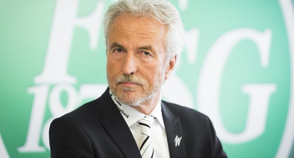 Doelf Frueh, Praesident des Verwaltungsrates der FC St. Gallen AG, aufgenommen an der Saisoneroeffnungs-Medienkonferenz des FC St. Gallen, am Mittwoch, 8. Juli 2015 in St. Gallen. (KEYSTONE/Gian Ehren ...