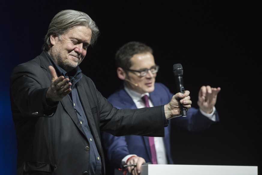 epa06585458 Former White House strategist Steve Bannon, (L0, speaks next to Editor-in-chief of Swiss weekly &#039;Weltwoche&#039; (World week), Roger Koeppel during the &#039;Weltwoche (World week) on ...
