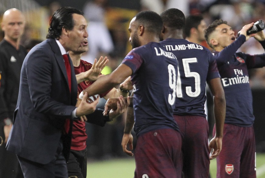 Arsenal manager Unai Emery, left and Arsenal forward Alexandre Lacazette celebrate after scoring his side&#039;s second goal during the Europa League semifinal soccer match, second leg, between Valenc ...