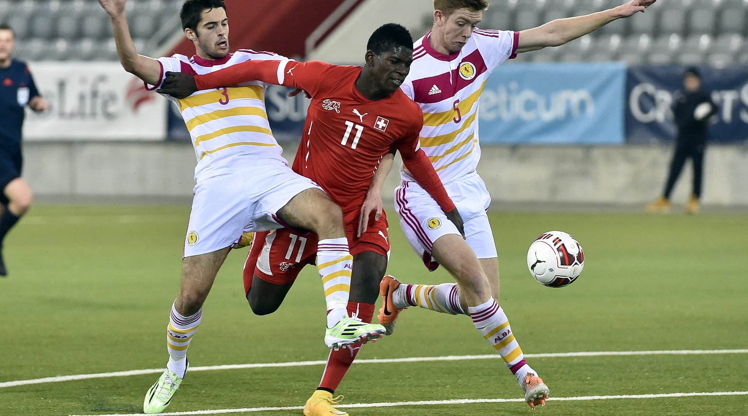 Freundschaftsspiele darf er – auch ohne Pass – bereits für die Schweiz bestreiten: Breel Embolo vor wenigen Wochen in der U21-Partie gegen Schottland.