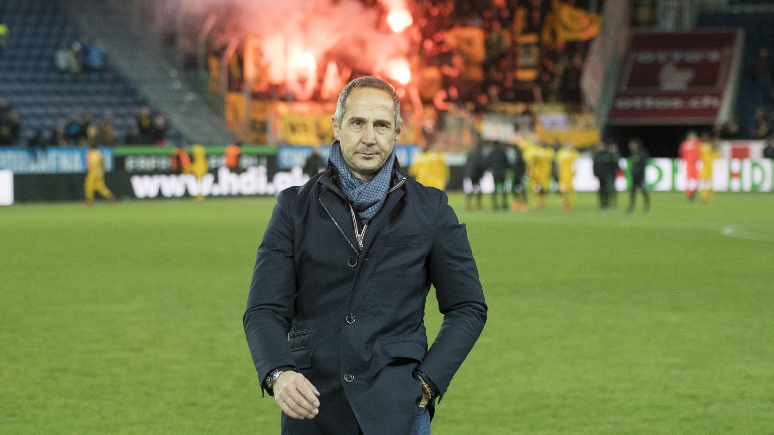 Der Trainer der Young Boys Adi Huetter nach dem Super League Meisterschaftsspiel zwischen dem FC Luzern und den BSC Young Boys vom Sonntag 17. Dezember 2017 in Luzern. (KEYSTONE/Urs Flueeler)