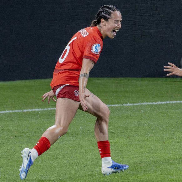 Bern, Switzerland, July 06st 2025: Iman Beney 2 CHE celebrates the goal scored by GÃ raldine Reuteler 6 CHE during the UEFA Womens EURO 2025 Group A match between Switzerland and Iceland at Stadion Wa ...