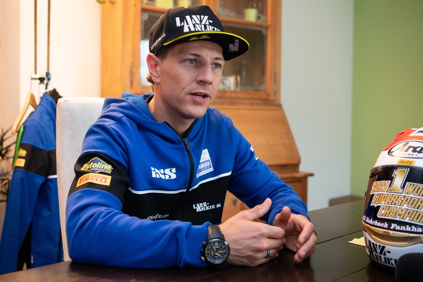 Dominique Aegerter, Schweizer Motorradrennfahrer spricht waehrend einem Interviewtermin, am Montag, 1. November 2021, in Rohrbach im Emmental. Aegerter ist amtiernder Supersport-Weltmeister 2021. (KEY ...