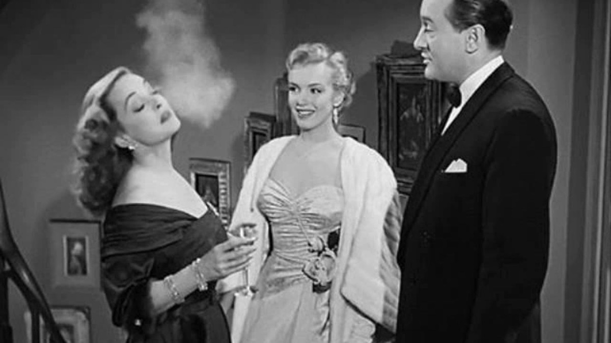Auch Marilyn Monroe (m.) hat eine kleine Rolle im Film.