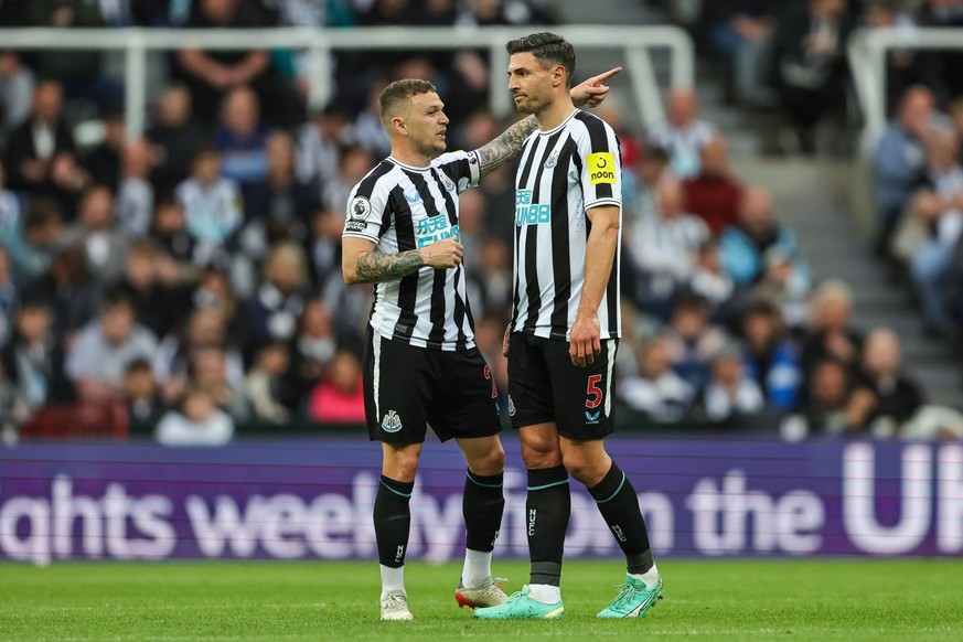 Premier League Newcastle United vs Leicester City Kieran Trippier 2 of Newcastle United gives his team mate Fabian Schär 5 instructions during the Premier League match Newcastle United vs Leicester Ci ...