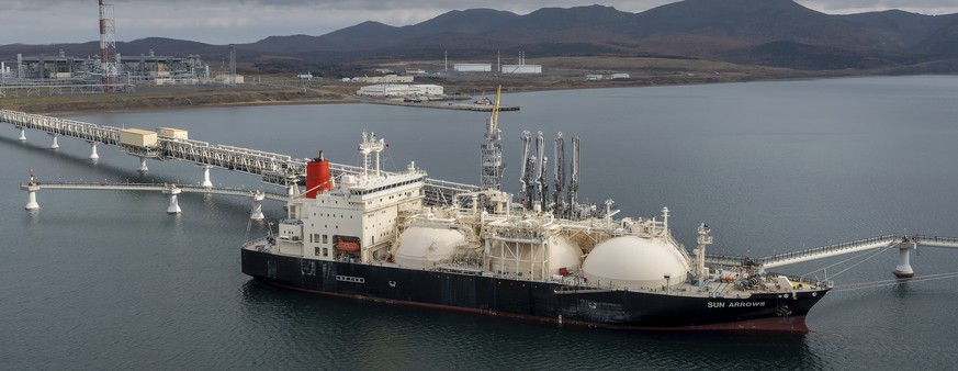 FILE - The tanker Sun Arrows loads its cargo of liquefied natural gas from the Sakhalin-2 project in the port of Prigorodnoye, Russia, on Friday, Oct. 29, 2021. The International Energy Agency said We ...