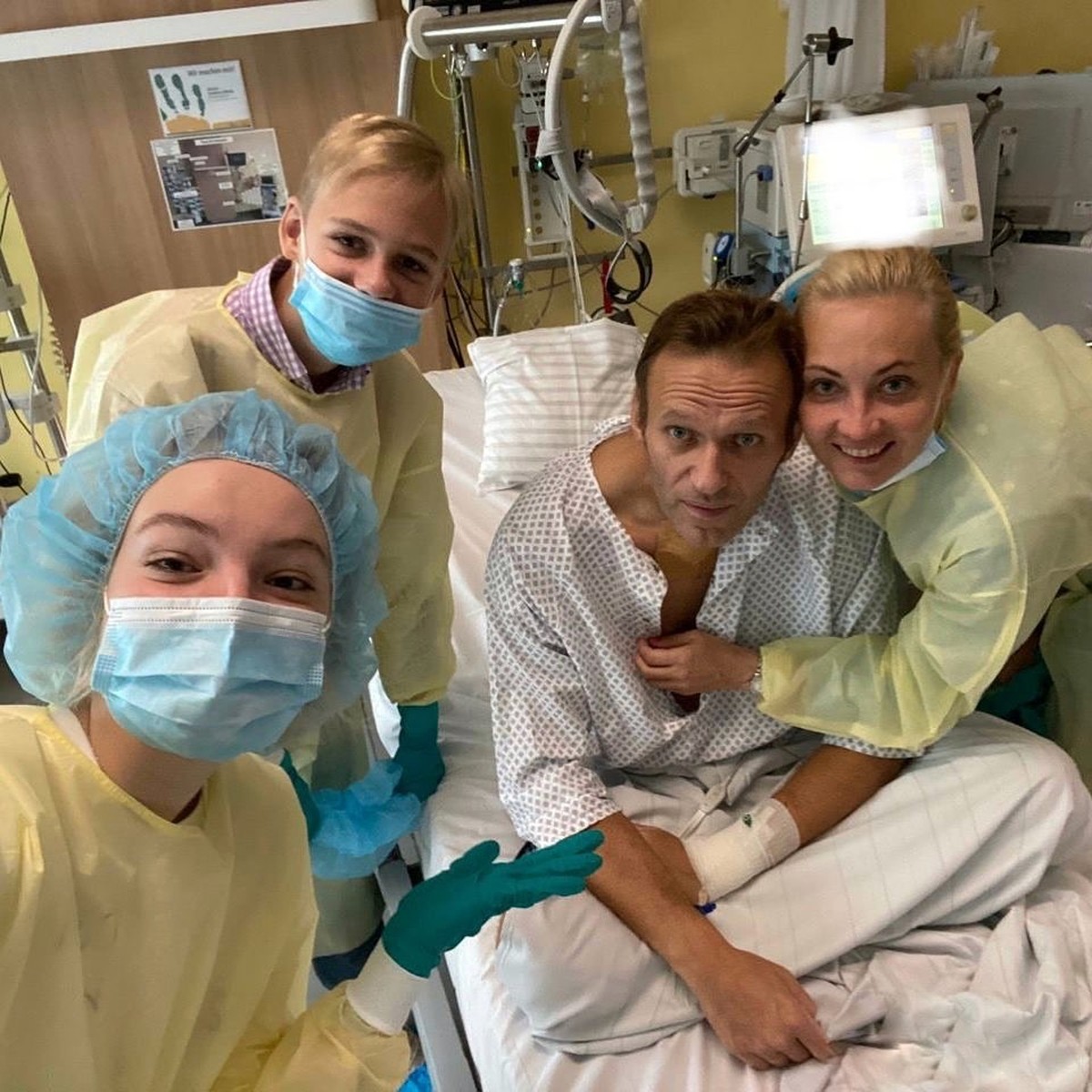 La famille rassemblée en Allemagne, en août 2020, quelques semaines après la tentative d'empoisonnement d'Alexeï Navalny.