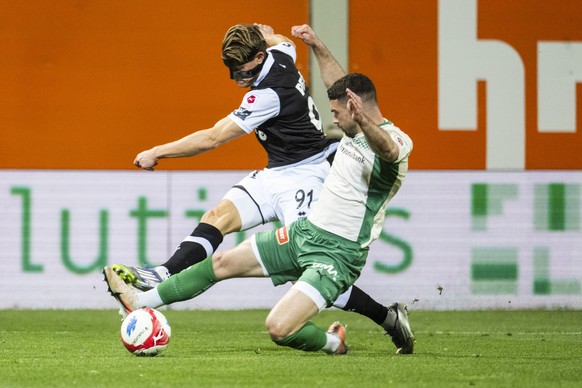 From left: Kevin Behrens (LUG) and Jozo Stanic (SG), during the Super League soccer match FC Lugano against FC St. Gallen at the Cornaredo Stadium in Lugano, Wednesday, 26 November, 2025. (KEYSTONE/Ti ...