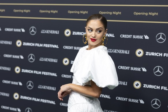 epa10199722 Presenter Jennifer Bosshard poses during the opening night of the 18th Zurich Film Festival (ZFF), in Zurich, Switzerland, 22 September 2022. The ZFF runs until 02 October 2022. EPA/MICHAE ...