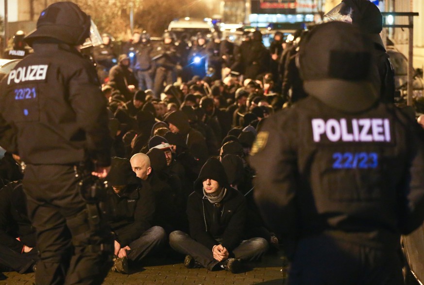 Rechtsextreme Randalierer konnten von der Polizei festgesetzt werden.