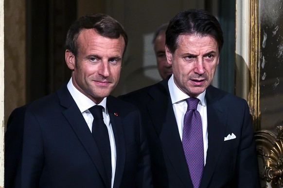 epa07852015 Italian Premier Giuseppe Conte (R) and French President Emmanuel Macron hold a joint press conference at the end of their meeting at Palazzo Chigi in Rome, Italy, 18 September 2019 EPA/ANG ...