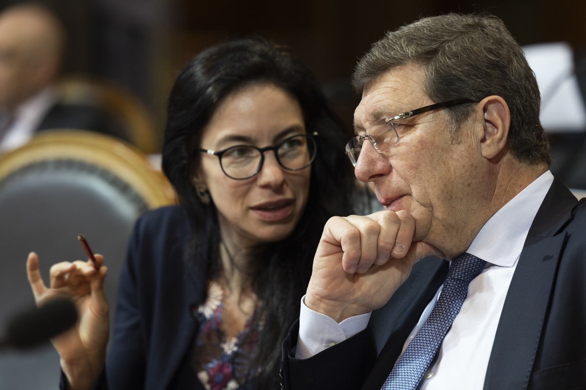 Mauro Poggia (à droite) a déposé une motion contre l'utilisation des sirènes la nuit. Céline Vara (à gauche) le soutient, tout comme Marco Chiesa et Carlo Sommaruga.