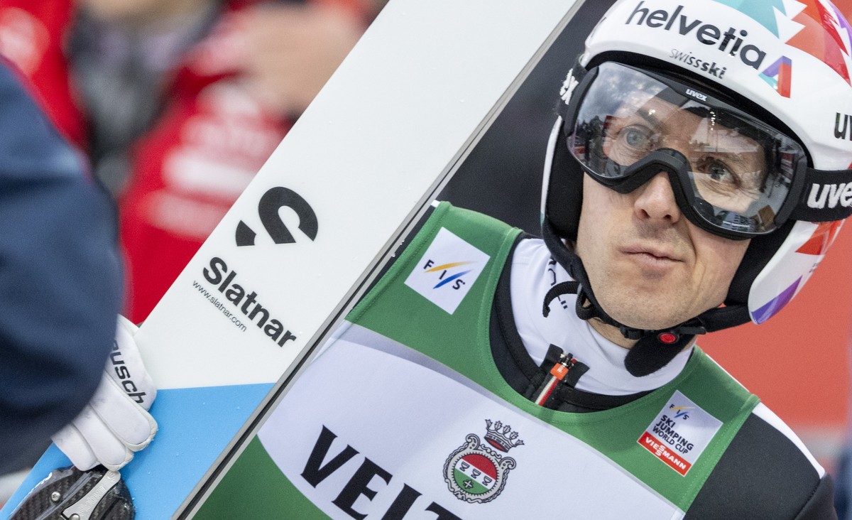 Simon Ammann of Switzerland reacts during a Training at the men's FIS Ski Jumping World Cup competition at the Gross-Titlis Schanze on Friday December 19, 2025 in Engelberg, Switzerland. (KEYSTON ...