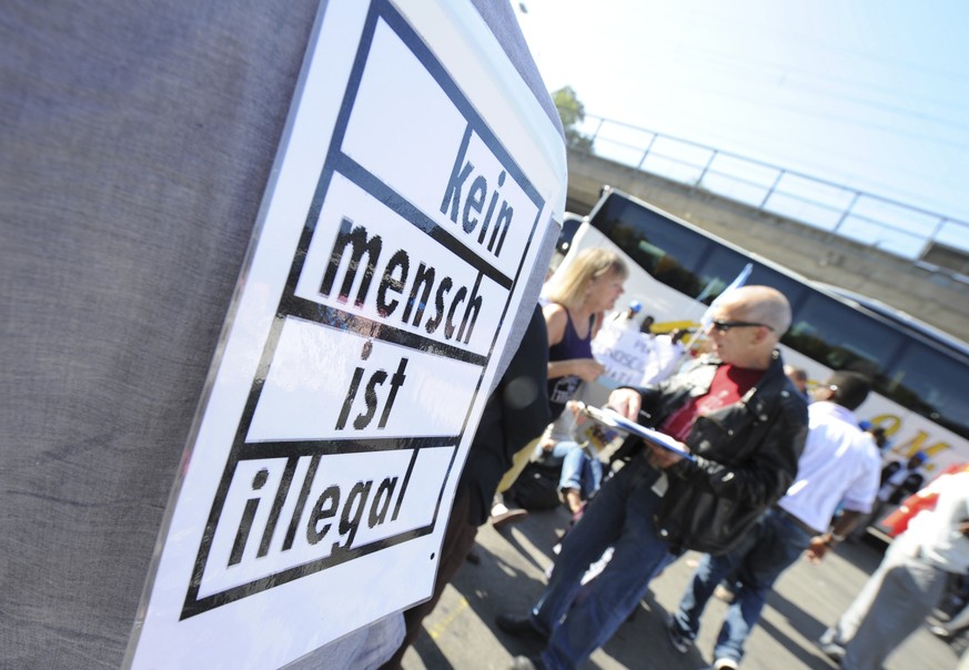 ZU DEN THEMEN DER SOMMERSESSION, AM DIENSTAG, 12. JUNI 2018, STELLEN WIR IHNEN FOLGENDES BILDMATERIAL ZUR VERFUEGUNG ---- Bern, 01.10.2011, Inland - Demonstration Sans Papier, Feature Demonstration Sa ...