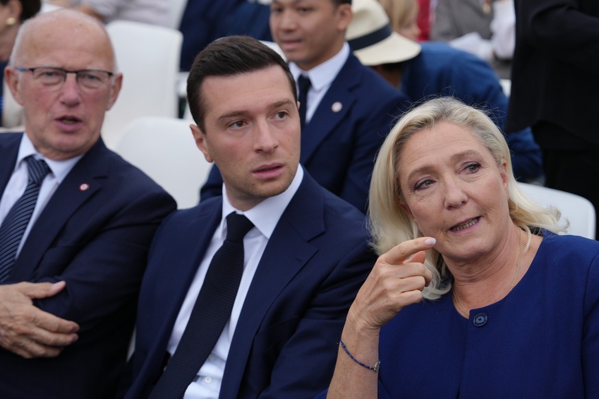 French Far-right leader Marine Le Pen, right, and Jordan Bardella, center, wait for the arrival of Pope Leo XIV to celebrate mass at Place de la Concorde, Paris, Saturday, Sept. 26, 2026. (AP Photo/Au ...