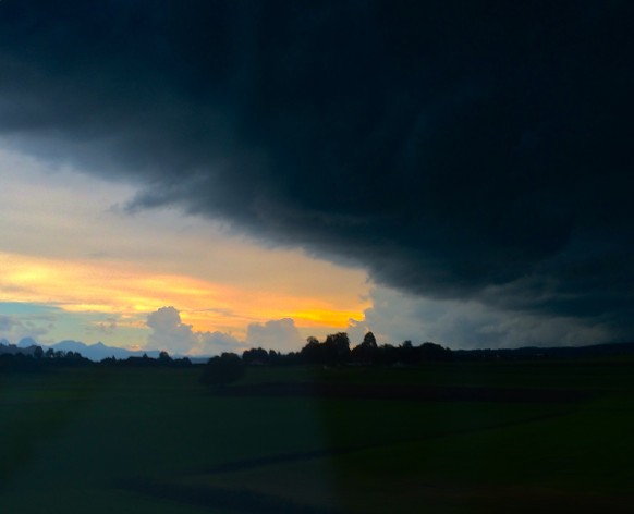 Heftige Gewitter zogen Ã¼ber die SchweizÂ â die Bilder sind atemberaubend
So in Bern....