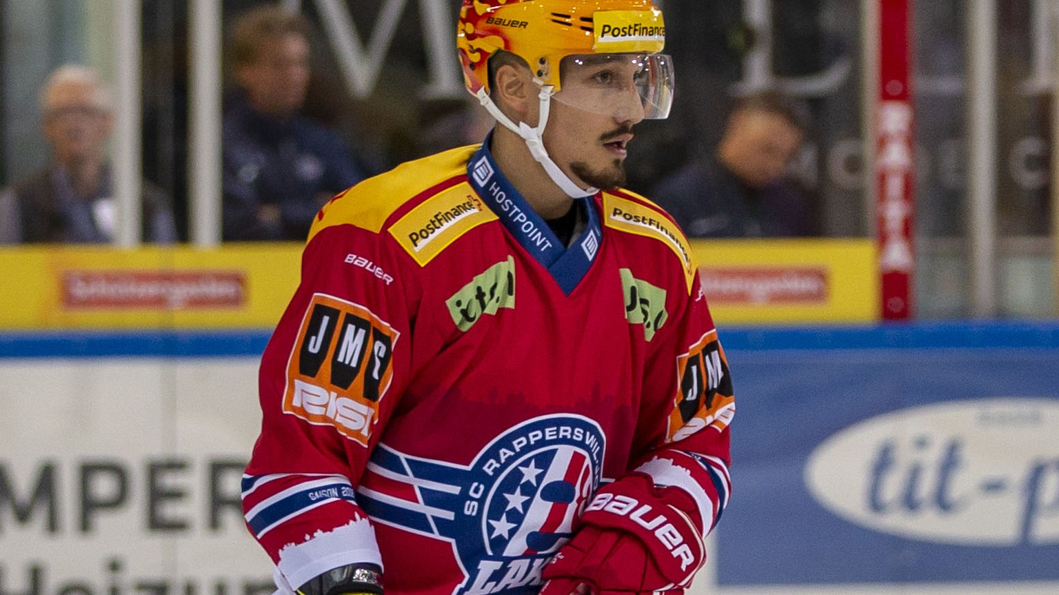 SC Rapperswil-Jona Lakers Verteidiger Jorden Gaehler waehrend dem Eishockey-Meisterschaftsspiel der National League zwischen den SC Rapperswil-Jona Lakers und den ZSC Lions am Samstag, 22. September 2 ...