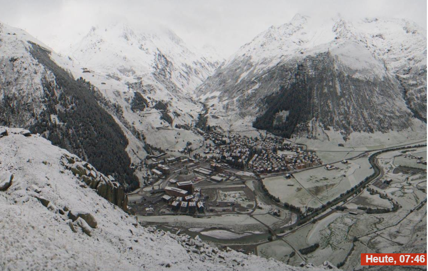 Es schneielet, es beielet, es geit e chüele Wind ...