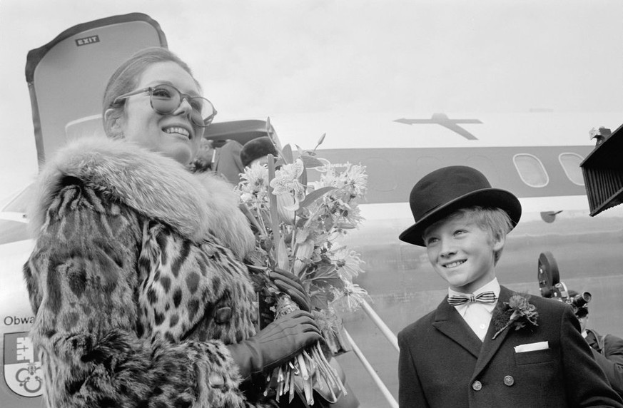 Diana Rigg, British actress, arrival at Zurich-Kloten airport 1968 Diana Rigg, British actress, arrival at Zurich-Kloten airport 1968 (Photo by RDB/ullstein bild via Getty Images)