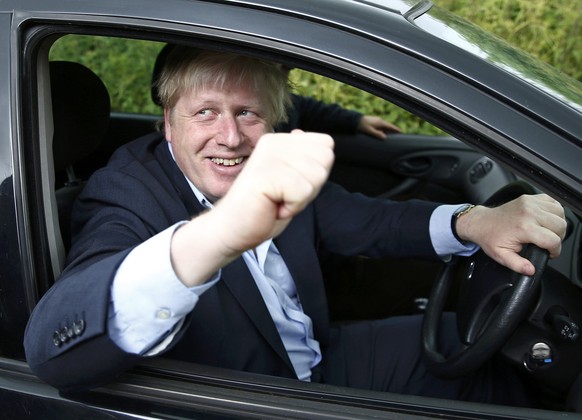 Vote Leave campaign leader Boris Johnson drives away from his home in Oxfordshire, Britain June 25, 2016. REUTERS/Peter Nicholls