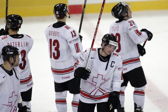 Switzerland's captain Mark Streit, 2nd left, and teammates show their disappointment after the game of the Group E Qualifying Round game between U.S.A. and Switzerland at the IIHF 2009 World Cham ...