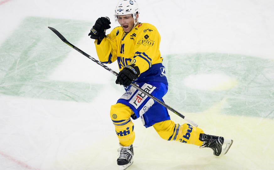 L&#039;attaquant davosiens Broc Little, fete son but, lors de la rencontre du championnat suisse de hockey sur glace de National League entre le EHC Biel-Bienne et le HC Davos ce vendredi 6 octobre 20 ...